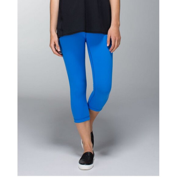 Lululemon Sz. 4 Wunder Under Crop (Reversible) Black / Pipe Dream Blue Athletic - Picture 2 of 16